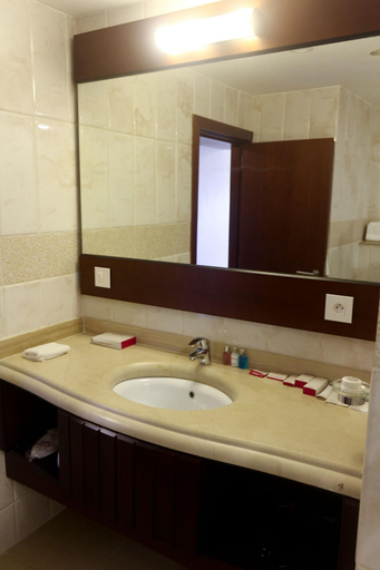 Bathroom 5, Hôtel du Golfe, Golfe (incl Lomé)
