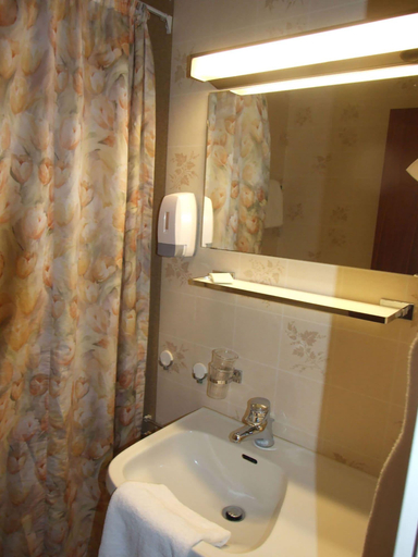 Bathroom 4, Hotel Menstrup Kro, Næstved