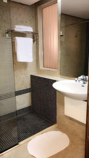 Bathroom 3, Hotel Jacaranda, Kénitra