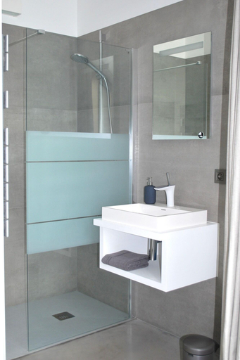 Bathroom 5, Dimensions M, Brabant Wallon