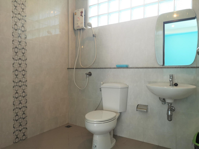 Bathroom, Huaisai Hotel, Nong Khae