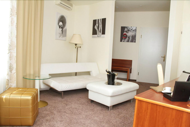 Public Area 2, Hotel Court Wellness & Spa, Strzelce