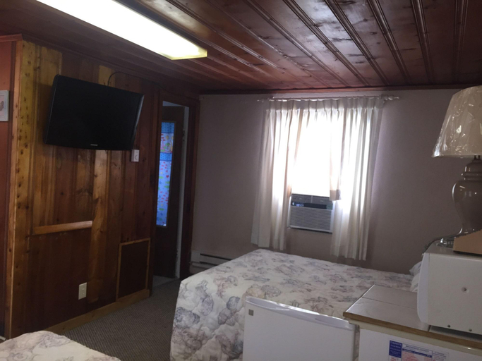 Public Area, Captain's Cove Motel, Brunswick