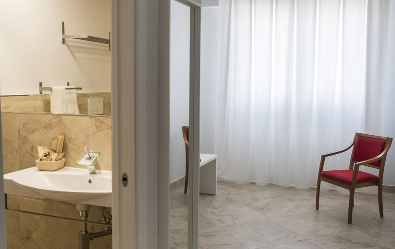 Bathroom 5, Palazzo Della Mura, Salerno