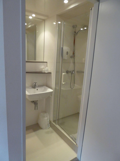 Bathroom 4, Premiere Classe Roissy - Aéroport CDG - Le Mesnil, Seine-et-Marne