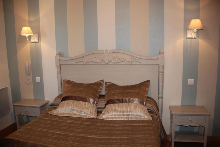 Bedroom 3, Hôtel la Tour Perrier, Gironde