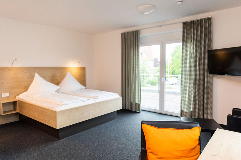 Bedroom 2, Gasthof Linde - Hotel Blum, Neu-Ulm