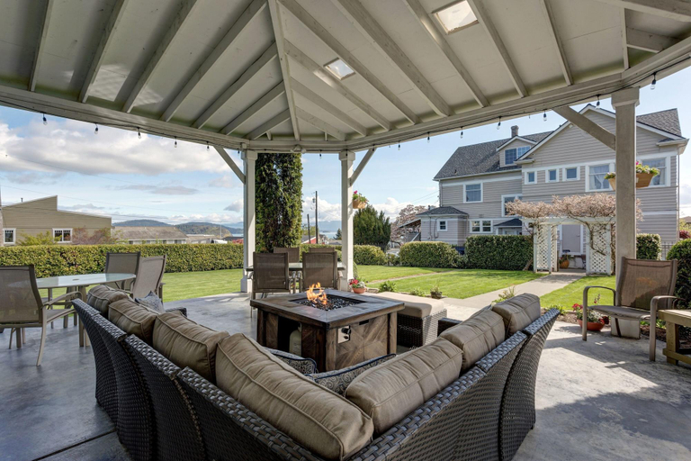 Public Area 2, Nantucket Inn, Skagit