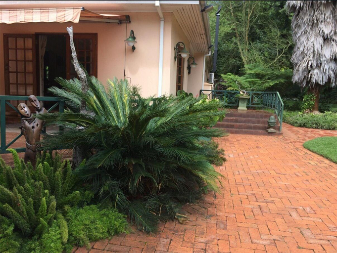 Exterior & Views 2, 12 Fleetwood Lodge, Harare