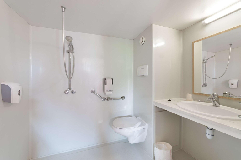 Bathroom 5, Première Classe Poitiers Futuroscope – Chassene, Vienne