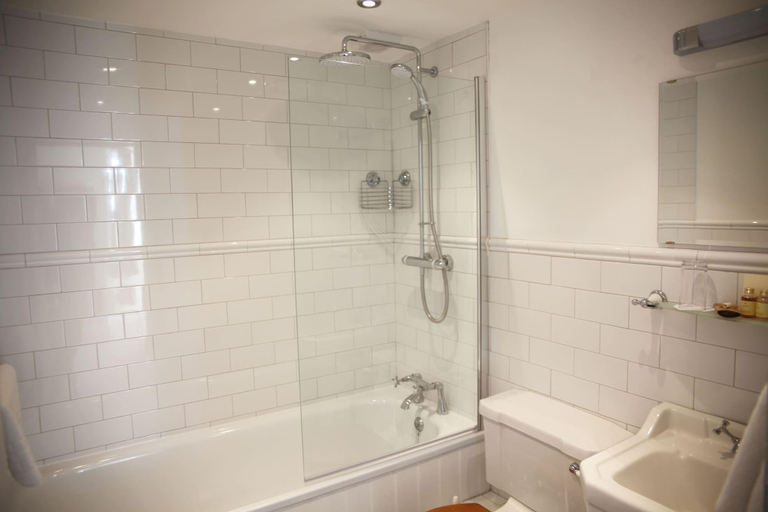 Bathroom 4, The Jug & Bottle, Wirral