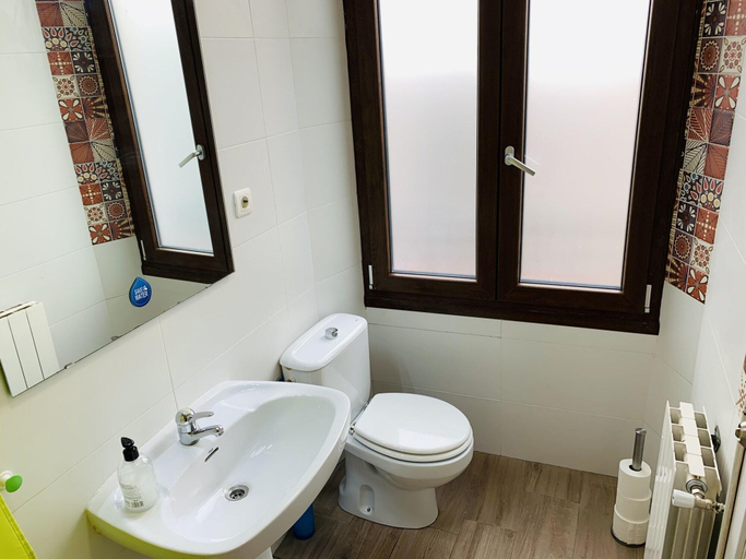 Bathroom 4, Oh My Hostel, Granada