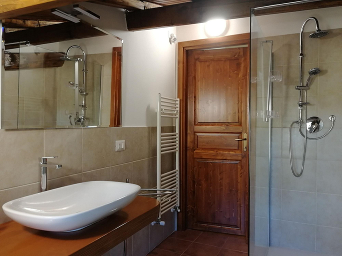Bathroom 4, Baduerughe, Rieti