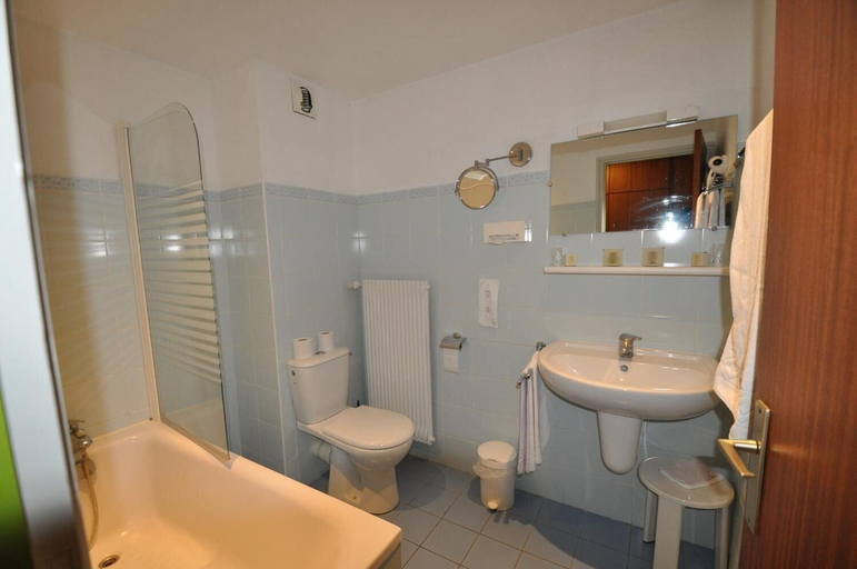 Bathroom 4, Relais de la Vallée, Doubs