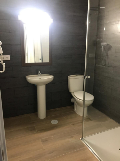 Bathroom 4, O Camiño, Ourense