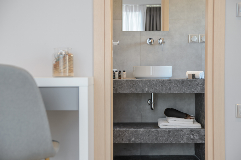 Bathroom 4, The Convo Syngrou Apartments, Attica