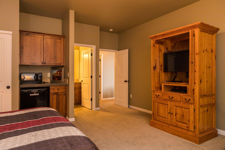 Bedroom 4, Running Y Ranch Resort, Klamath