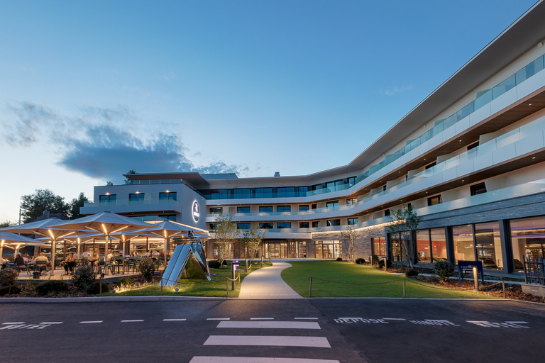Exterior & Views
