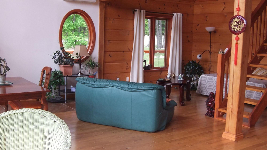 Bedroom 2, Domaine Baie Mud, Les Collines-de-l'Outaouais
