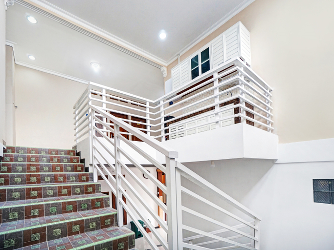 Public Area 2, Hotel O Avisha Guest House Syariah, Malang