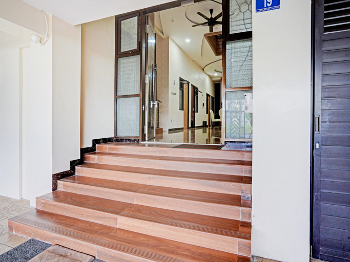 Public Area 4, OYO 90227 Citraland Residence, Surabaya