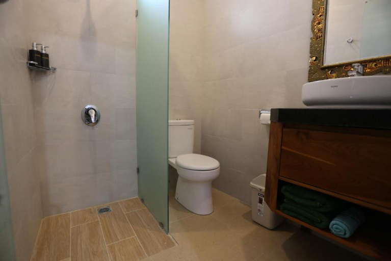 Bathroom 4