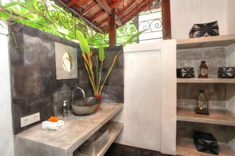 Bathroom, Villa Etnik Seminyak, Badung