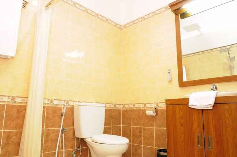 Bathroom 3, Graha SUMSEL, Central Jakarta