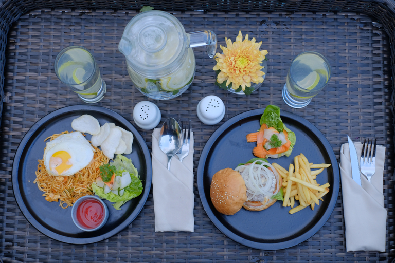 Food & Drinks
