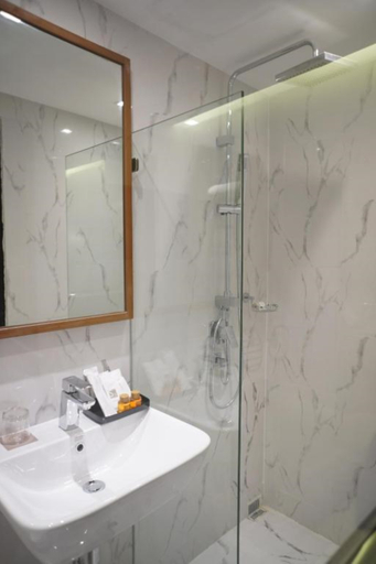 Bathroom 5, S Box Sukhumvit Hotel, Wattana