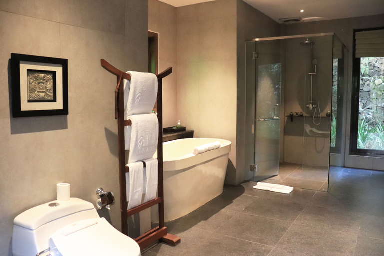 Bathroom 25