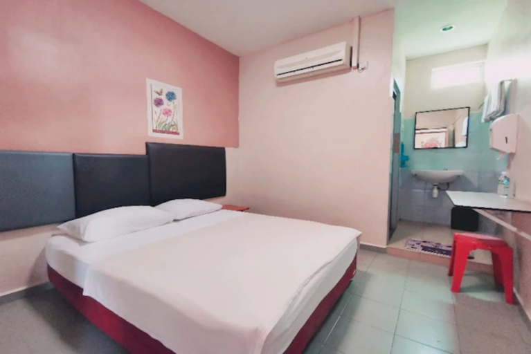 Bedroom 3, SPOT ON 90305 Hen Hen Hotel, Kulaijaya