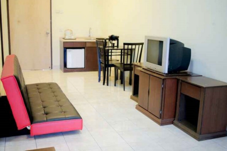 Dining Room 2, OYO HOME 90301 Suria Service Apartments @ Bukit Merak Laketown Resort, Kinta