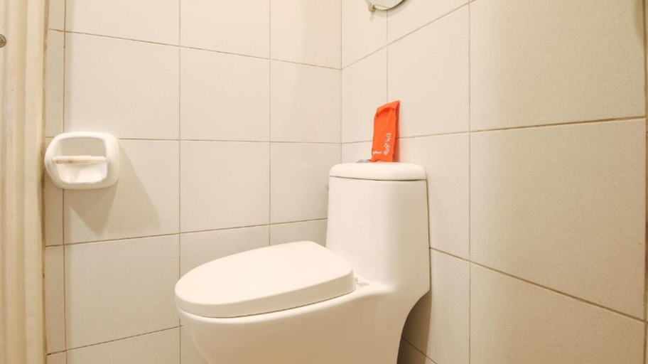 Bathroom 5, RedDoorz @ Royal Grande Beach Resort Batangas, Lemery