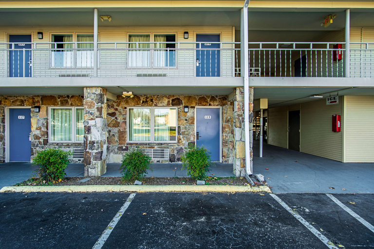Exterior & Views 1, Motel 6 Manchester, Tn, Coffee