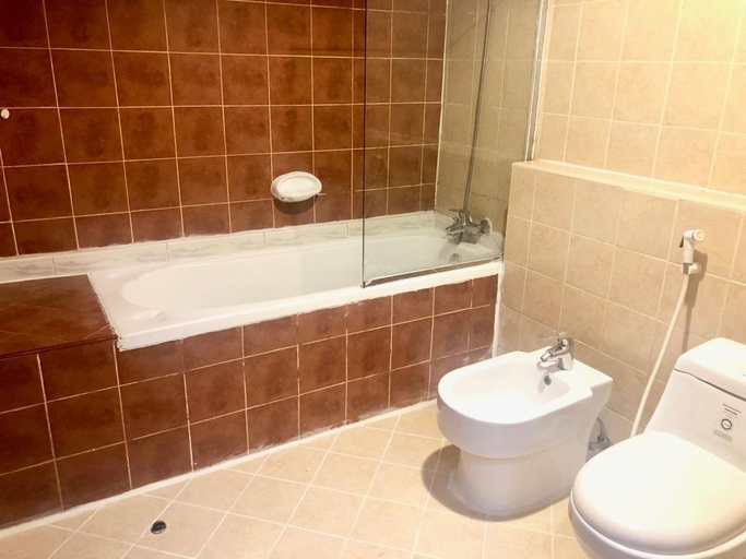 Bathroom 5, Heartland Hostel, Dubai
