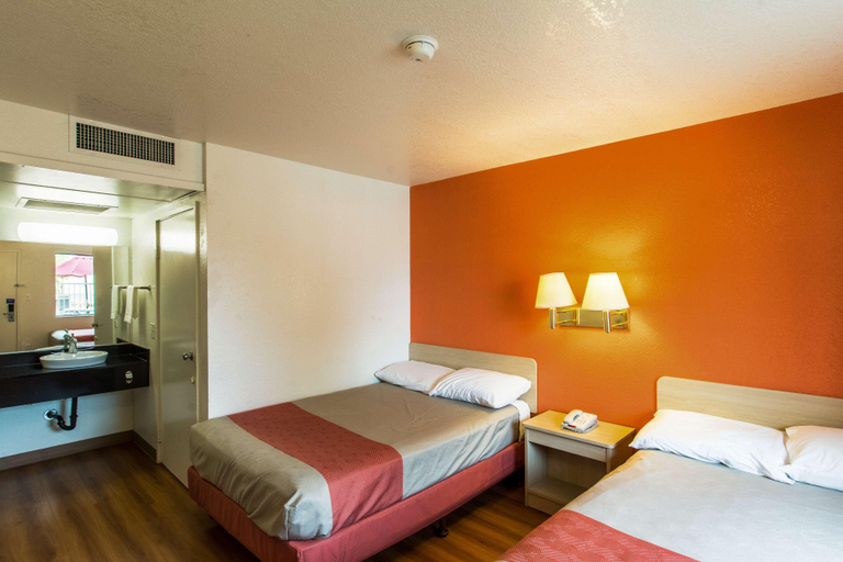 Bedroom 3, Motel 6 Redding North, Shasta