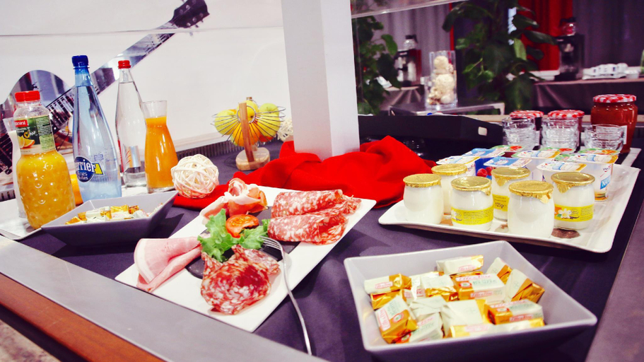 Food & Drinks