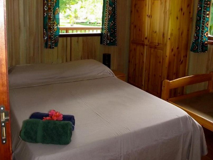 Bedroom, Moorea Surf Inn