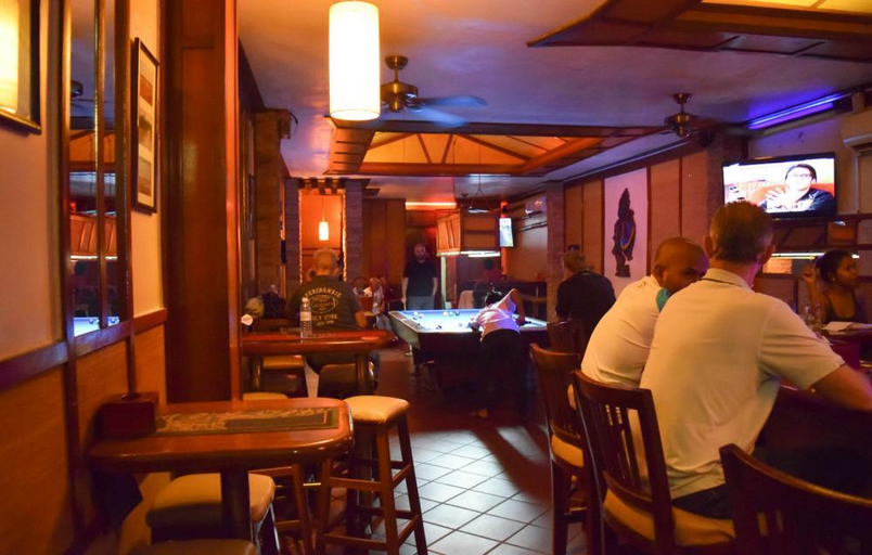 Food & Drinks, Bar Oz Riverside, Phnom Penh