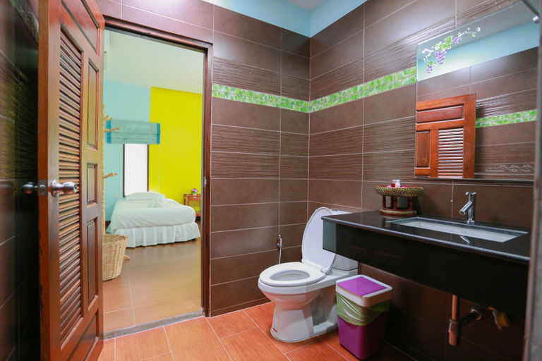 Bathroom 3, Sang Aroon Bungalow, Koh Chang