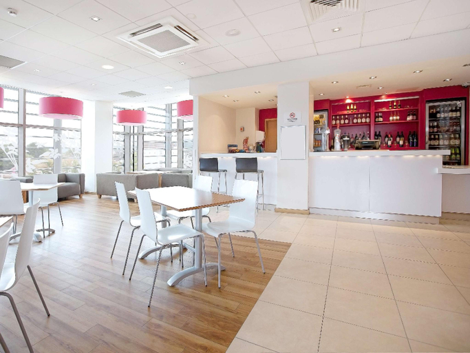 Food & Drinks 4, Travelodge Gloucester, Gloucestershire