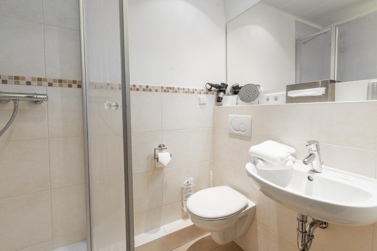 Bathroom, Hotel Garni Seestern, Ostholstein