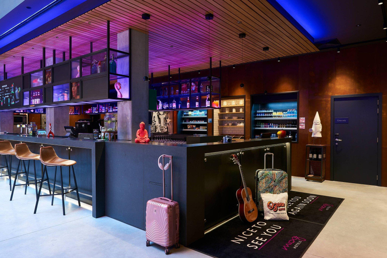 Food & Drinks