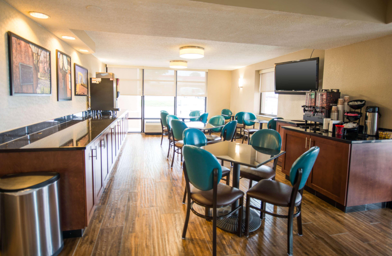 Food & Drinks, Pear Tree Inn Cape Girardeau Near The Medical Cen, Cape Girardeau