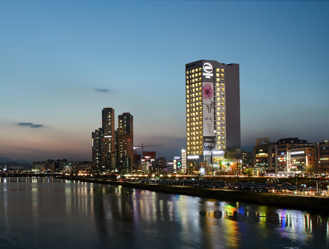 Exterior & Views 3, Hotel Riverside, Jung