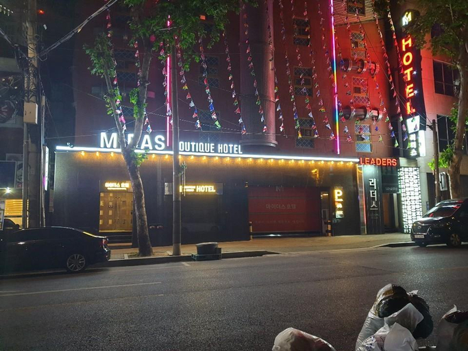 Exterior & Views, Hotel Midas, Buk