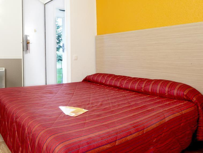 Bedroom, Premiere Classe Rennes Chantepie, Ille-et-Vilaine