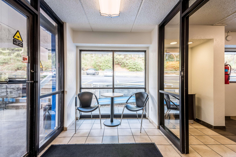 Public Area 3, Motel 6 Birmingham, AL, Jefferson