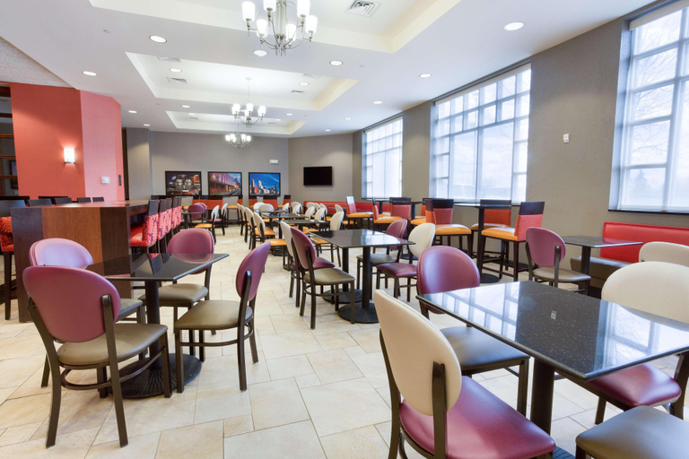 Food & Drinks 5, Drury Inn & Suites Cincinnati Sharonville, Cincinnati